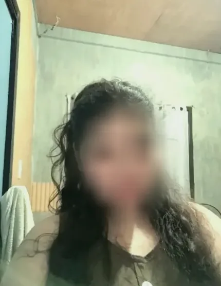 Elif, 20