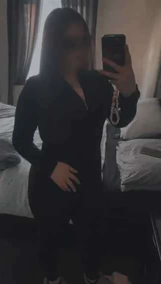 Helena, 25