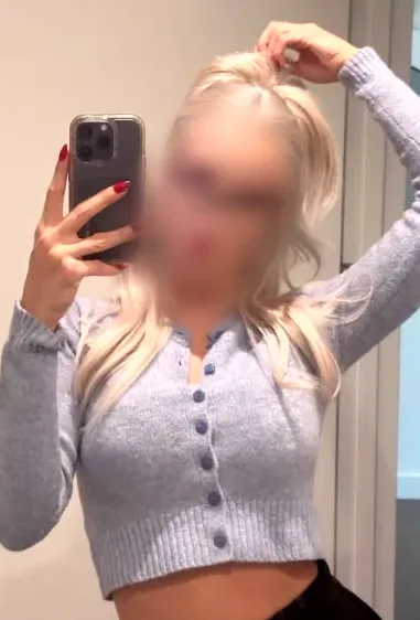 Lara, 25