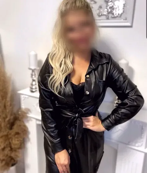 Lilly, 35