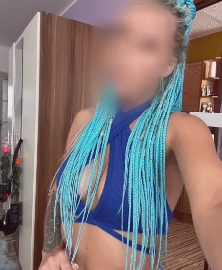 Lilly, 33