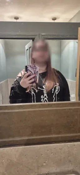 Mia, 21