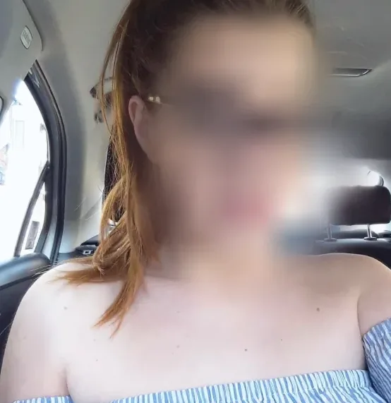 Nicole, 27