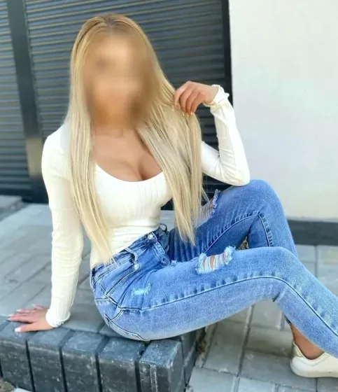 Sarah, 32