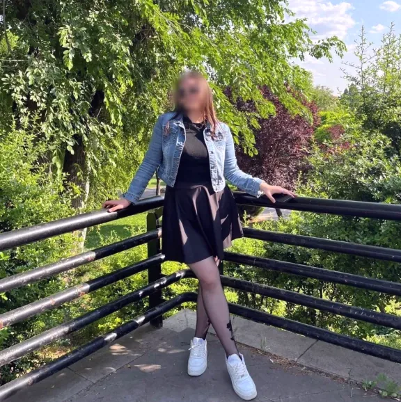 Vanessa, 21