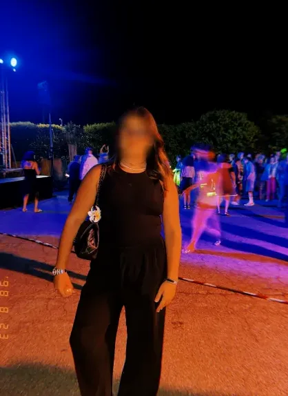 Vivien, 18