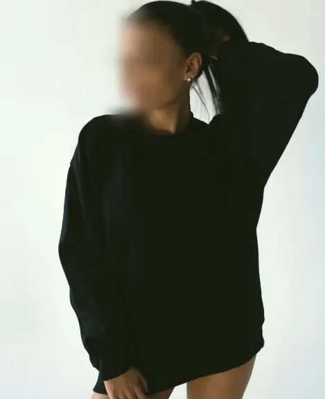 Zeynep, 29
